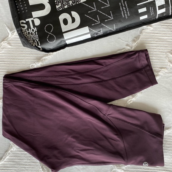 Lululemon high-rise 25” pant - Picture 4 of 7